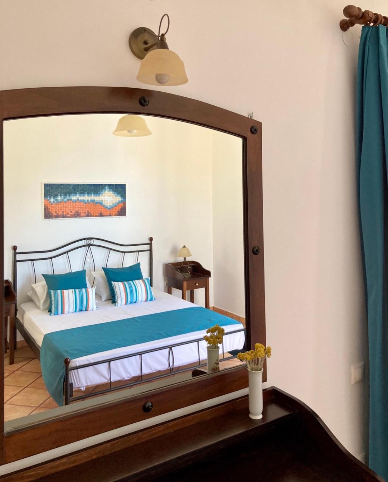 Syrou Lotos Studios & Apartments (Adults Only) Kini Phòng bức ảnh